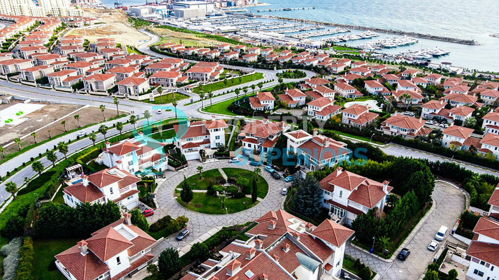 Luxurious Villas Complex Next To The Sea